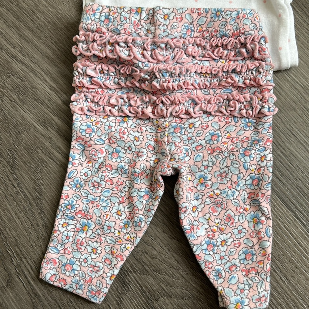 Carters newborn set - Picture 3 of 4